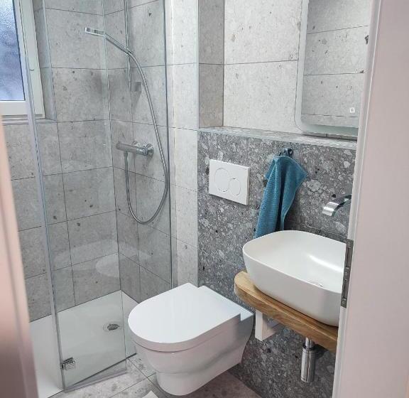 استودیوی استاندارد, Tilka`s House