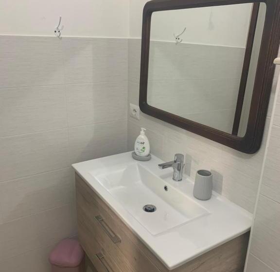 شقة غرفة واحدة, B&b Almat