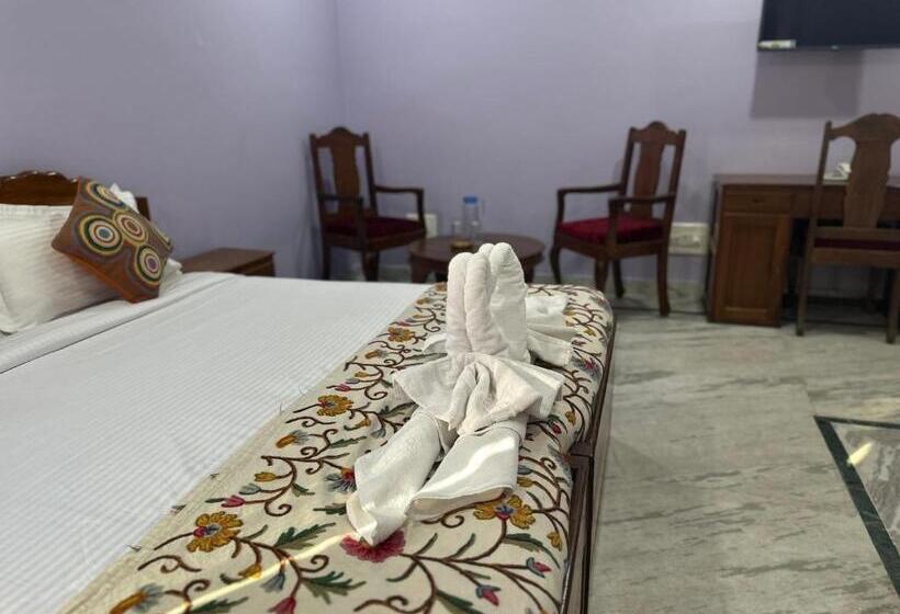 Quarto Triplo Comfort, Jan Mahal