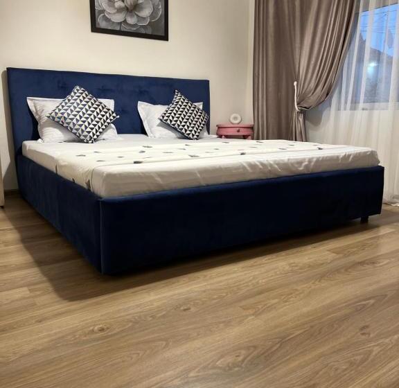 غرفة قياسية سرير كينج, La Mosie