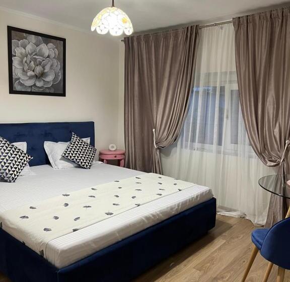 غرفة قياسية سرير كينج, La Mosie