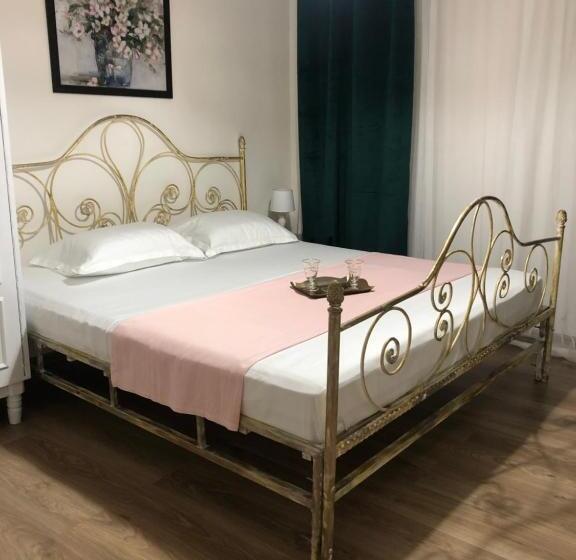 شقة غرفتين, La Mosie