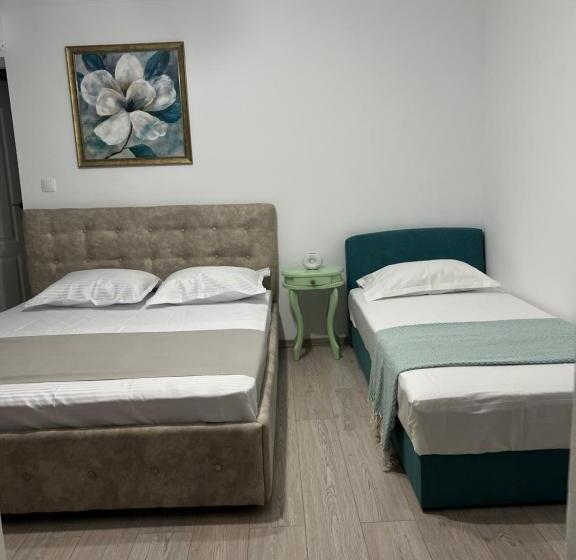 غرفة قياسية ثلاثية, La Mosie