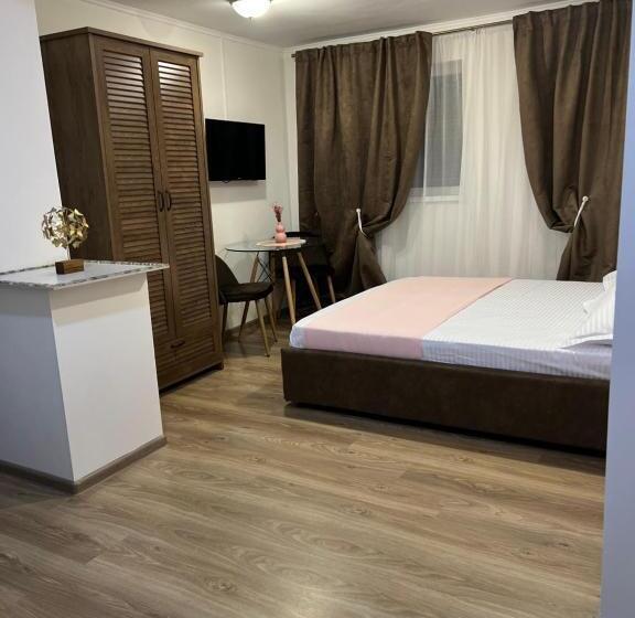 غرفة كلاسيكية ثلاثية, La Mosie