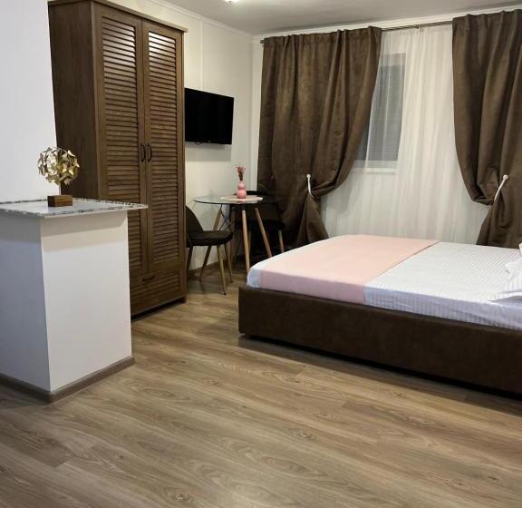 غرفة كلاسيكية ثلاثية, La Mosie