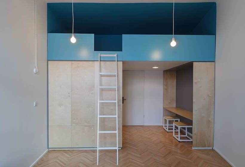 חדר סטנדרט לארבעה, Flow Spaces