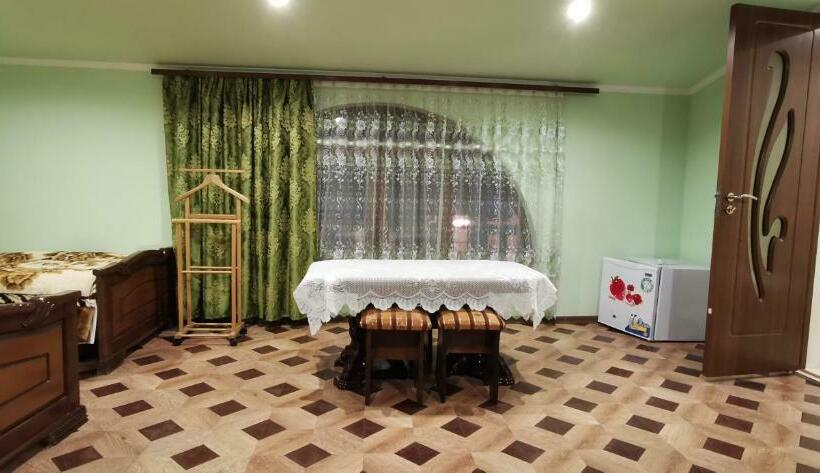 デラックスの４人部屋, Halidzor
