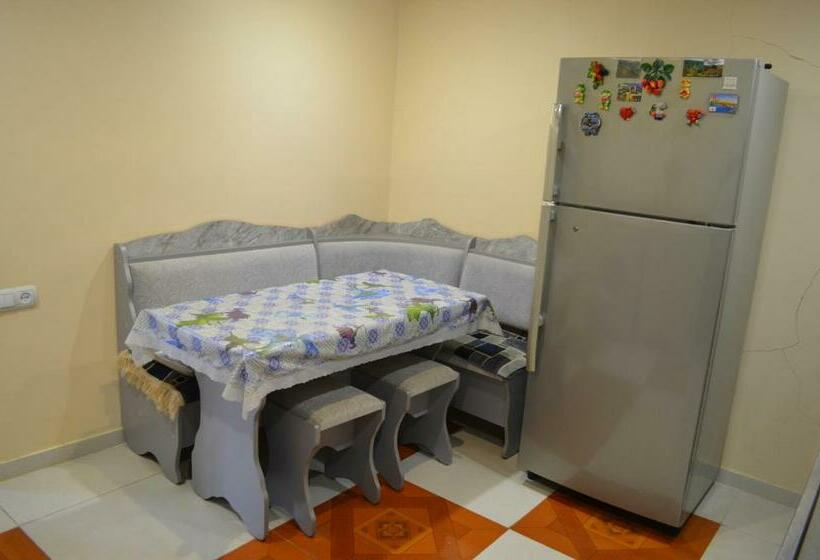 スタンダード4人部屋, Halidzor