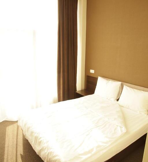 اتاق استاندارد یک نفره, Atmosphere