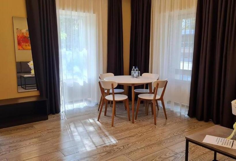 آپارتمان 1 خوابه همکف, Atmosphere