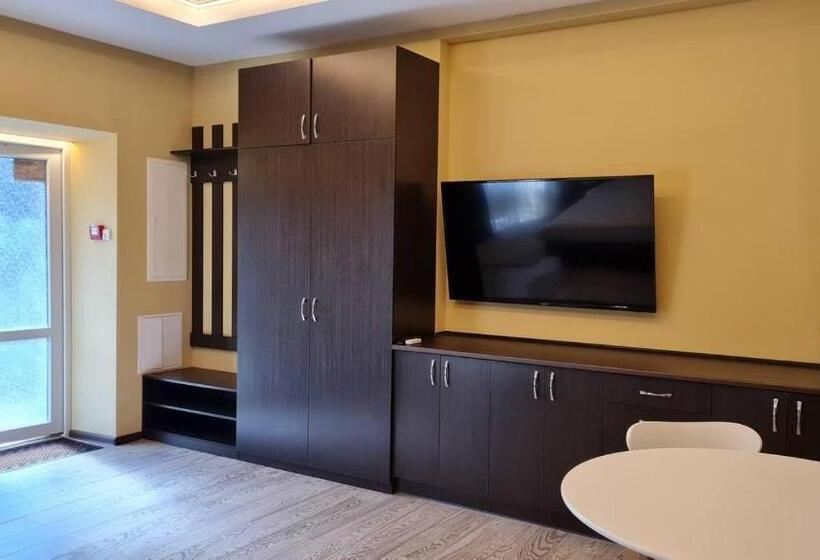 استودیوی لوکس, Atmosphere