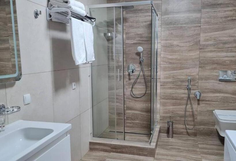 استودیوی لوکس, Atmosphere