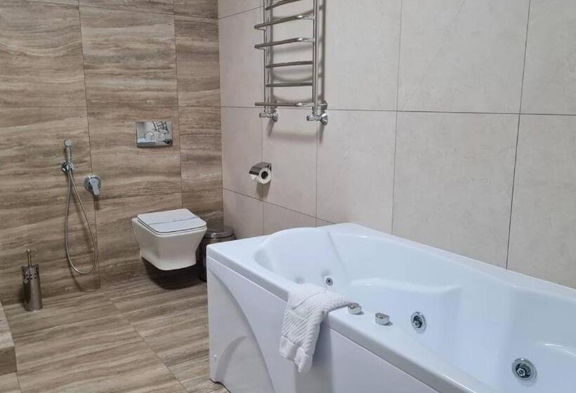 استودیوی لوکس, Atmosphere