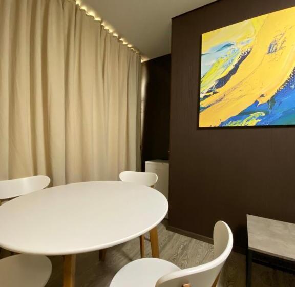 استودیو خانوادگی, Atmosphere