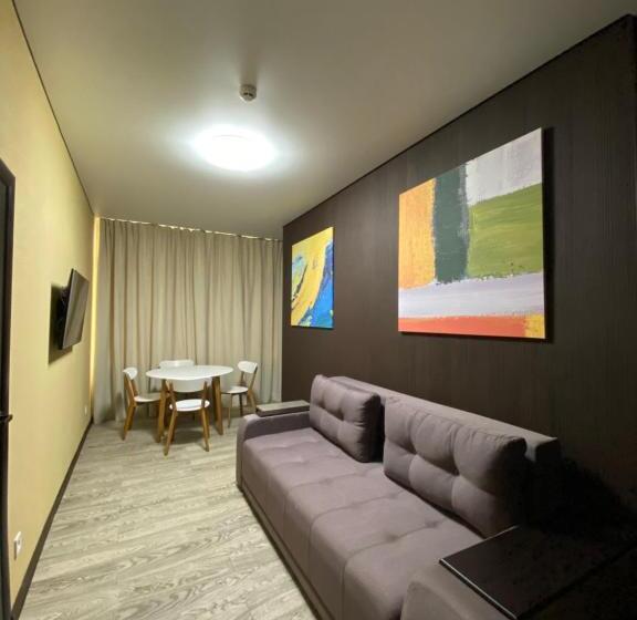 استودیو خانوادگی, Atmosphere