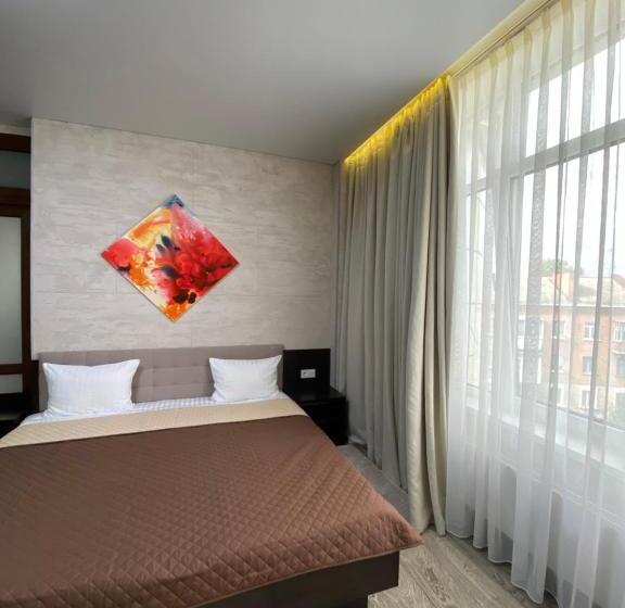 استودیو خانوادگی, Atmosphere