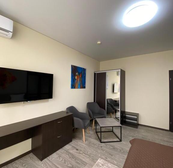 استودیو خانوادگی, Atmosphere