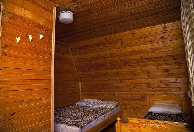 Quarto Triplo Estandar, номера в деревянных домиках