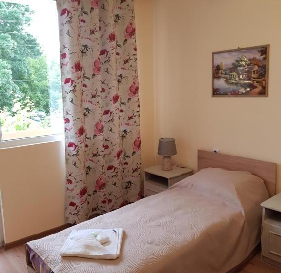 三人经典房间, къща за гости саня