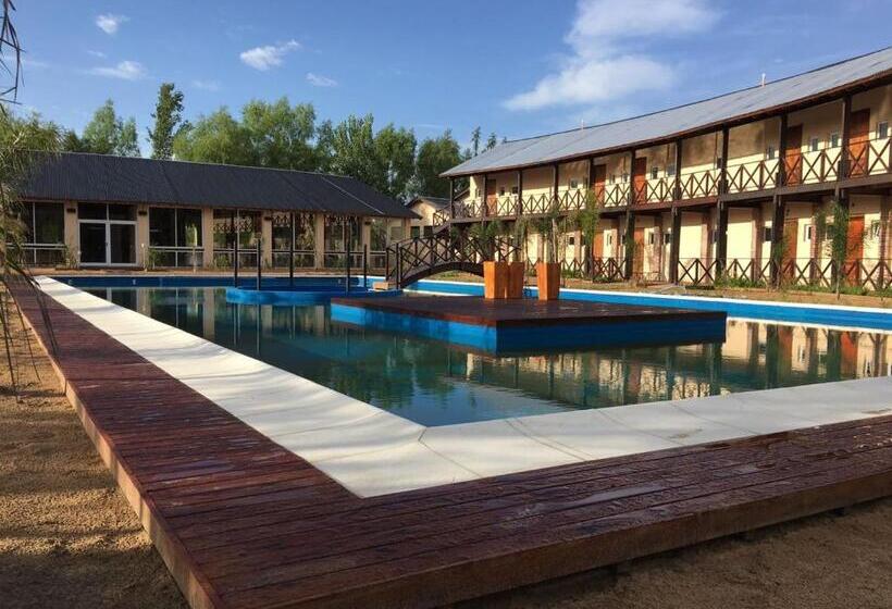 סוויטה, La Delfina Island Resort