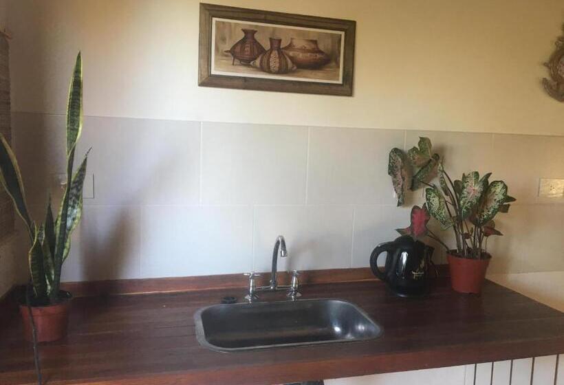 סוויטה, La Delfina Island Resort