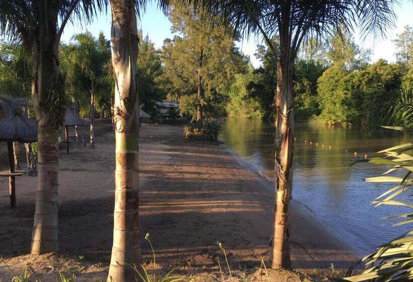 חדר סטנדרט לשלושה, La Delfina Island Resort