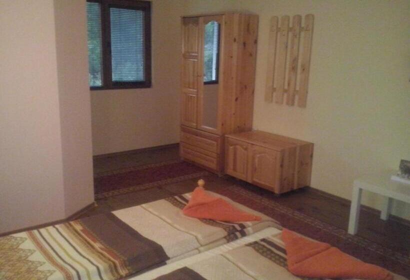 Номер Стандарт Трехместный, Guest House Friends