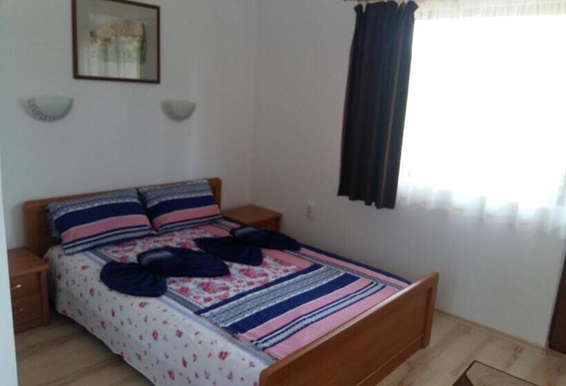 Номер Стандарт Трехместный, Guest House Friends