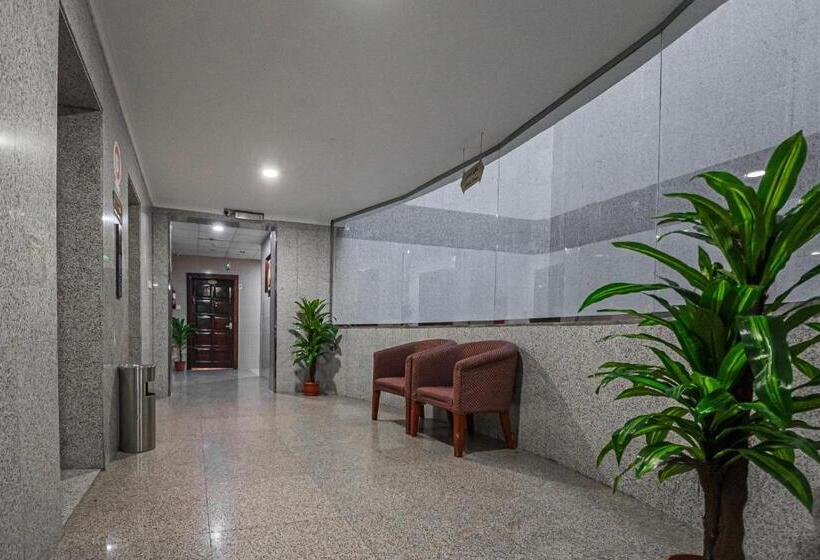 基本三人间, Ghalyt Ohud