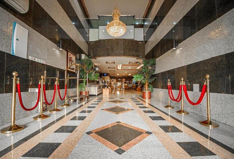 基本三人间, Ghalyt Ohud