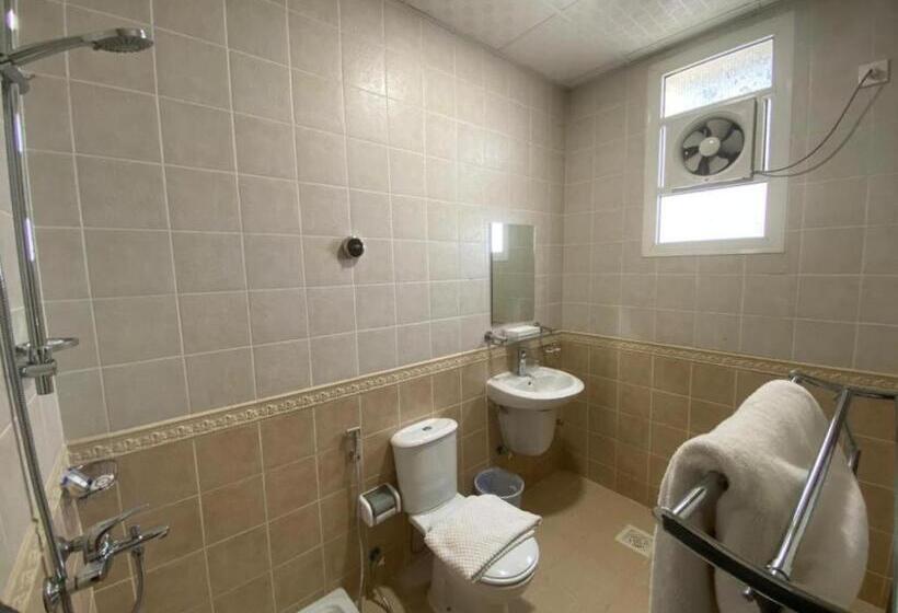 经济四人房间, Ghalyt Ohud