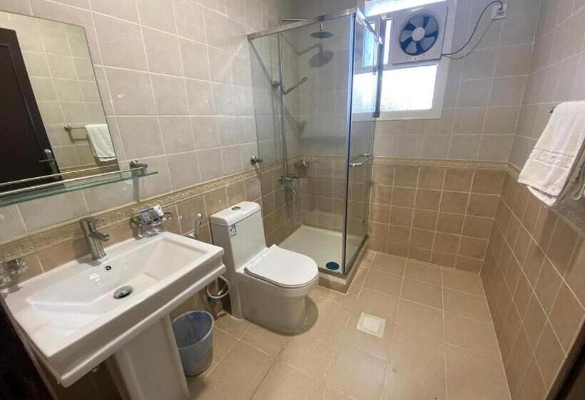 经济四人房间, Ghalyt Ohud