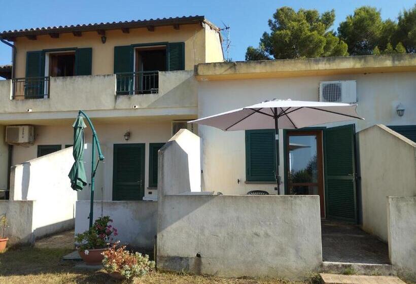 带阳台标准四人间, Agriturismo Residenza Nakelia