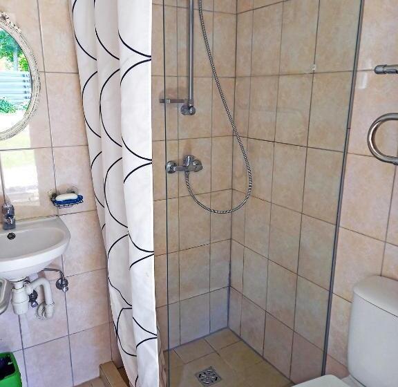 اتاق اکونومی, Vila Levanda