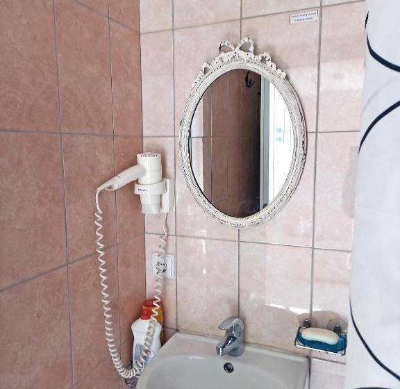 اتاق اکونومی, Vila Levanda