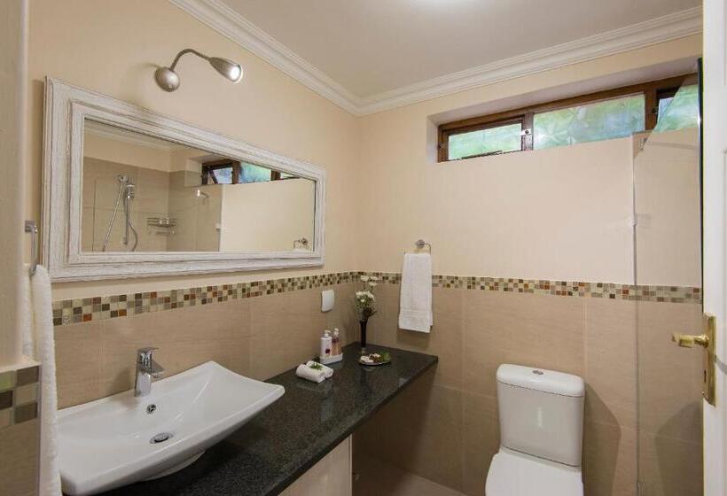 إستديو قياسى مطل على حمام السباحة, Somerzicht Guest House