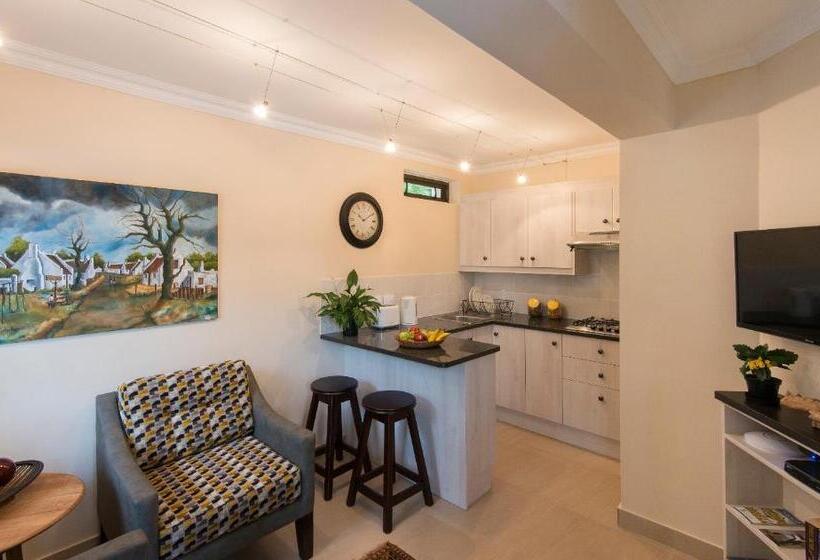 إستديو قياسى مطل على حمام السباحة, Somerzicht Guest House