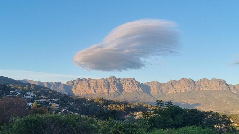 إستديو قياسى مطل على حمام السباحة, Somerzicht Guest House