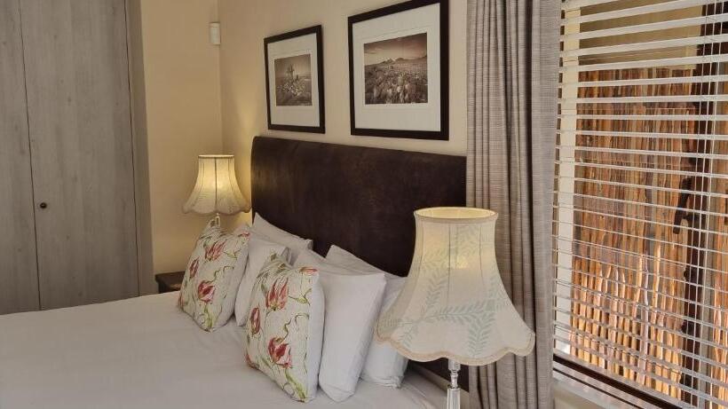 إستديو قياسى مطل على حمام السباحة, Somerzicht Guest House