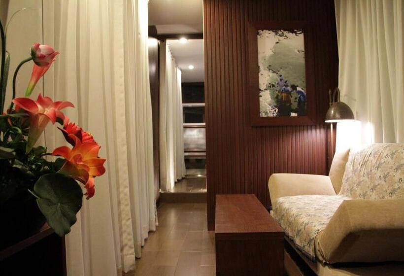 בקתה סטנדרטית, Bali Umah Tinjung