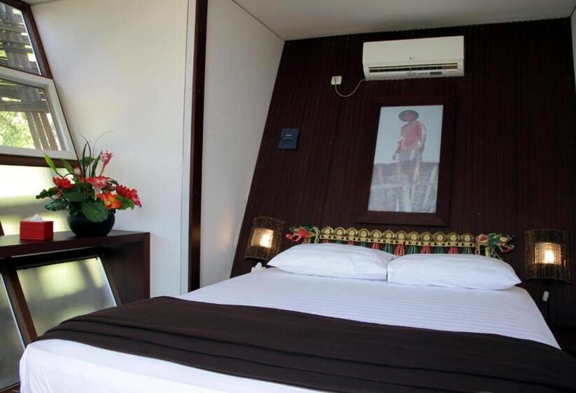 בקתה סטנדרטית, Bali Umah Tinjung