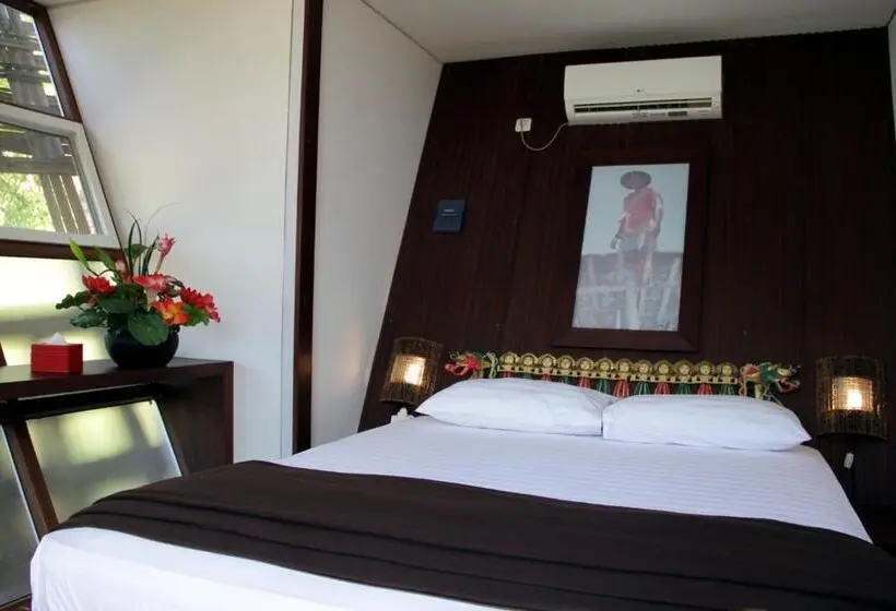 بانگلوی استاندارد, Bali Umah Tinjung