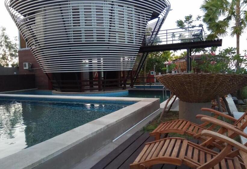 סוויטה עם בריכה, Bali Umah Tinjung