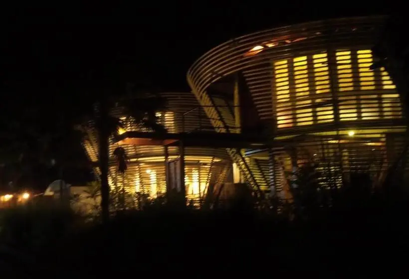 سوییت با استخر, Bali Umah Tinjung