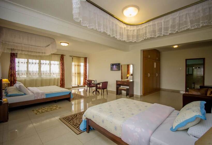 Family Room, Reinah Tourist
