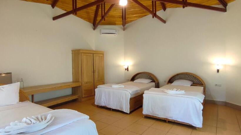 اتاق لوکس سه تخته, Bara Beach Bungalows
