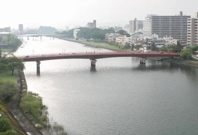اتاق خانوادگی, Riverside Hotel Shoei