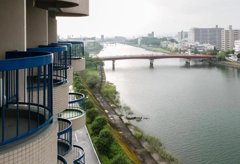 اتاق خانوادگی, Riverside Hotel Shoei