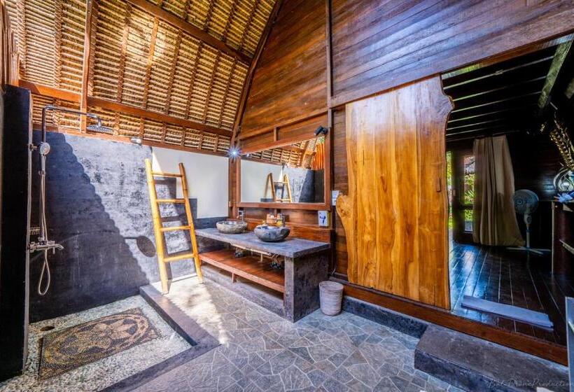 חדר משפחתי, Kelapa Cottage