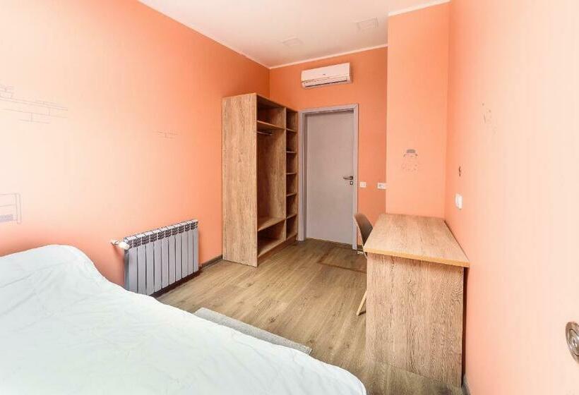 اتاق استاندارد, Friday Hostel